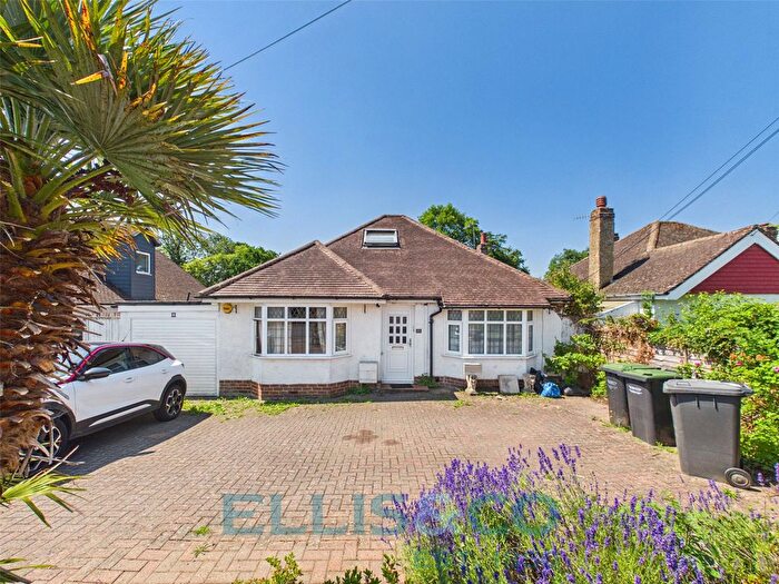 3 Bedroom Chalet For Sale In Orchard Drive, Tonbridge, Kent, TN10