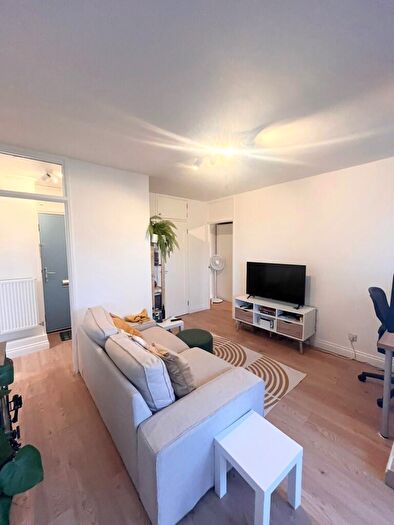 1 Bedroom Flat To Rent In Weymouth Terrace, London, E2