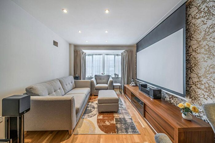 2 Bedroom Flat To Rent In Flowers Avenue, Ruislip, HA4