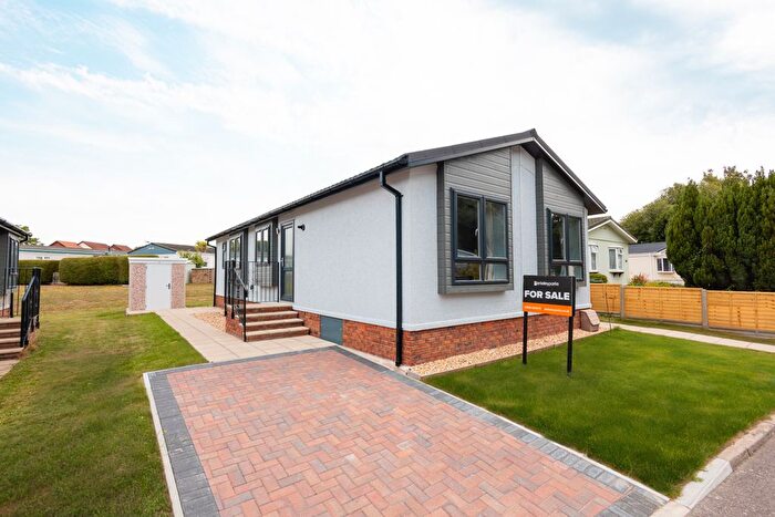 2 Bedroom Mobile/park Home For Sale In Hamble, Southampton, SO31