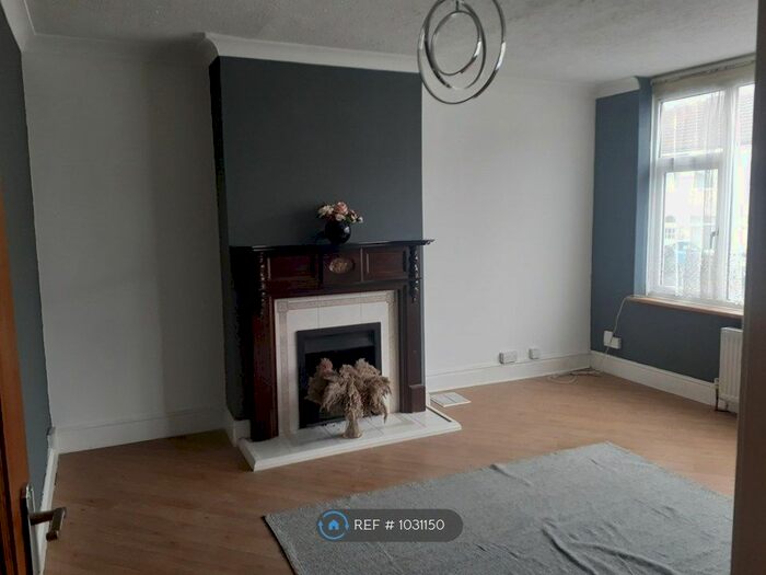 3 Bedroom Terraced House To Rent In Savoy Road, Bristol, BS4