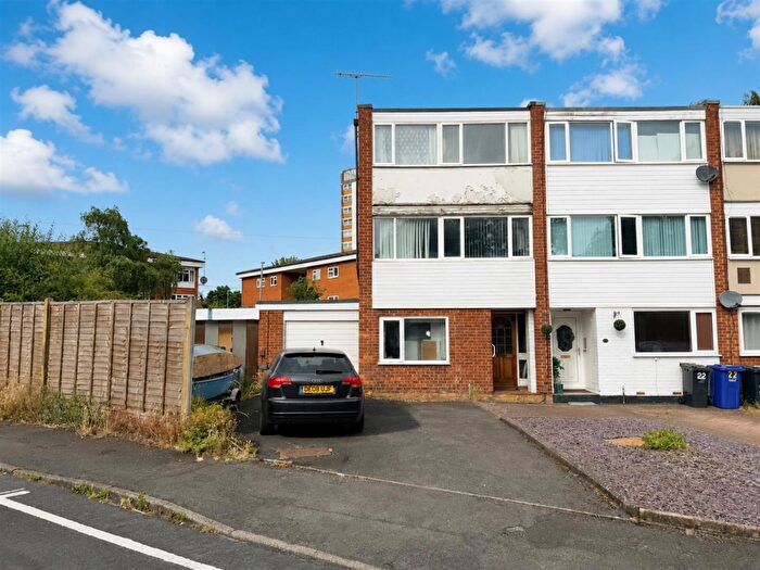 3 Bedroom End Of Terrace House For Sale In Holly Grove, Stourbridge, DY8