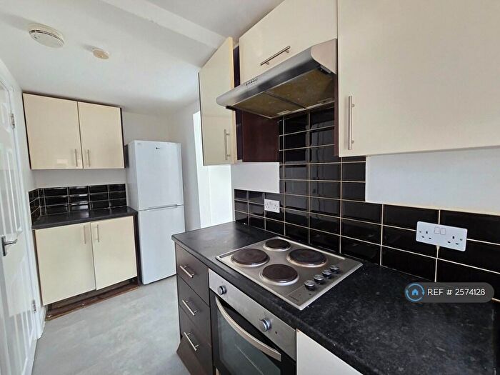 2 Bedroom Flat To Rent In New Street, Rugby, CV22