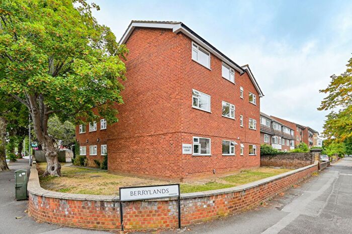 1 Bedroom Flat For Sale In Cavalier Court, Berrylands, Surbiton, KT5