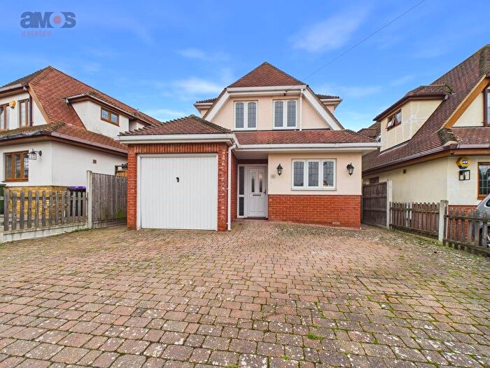 4 Bedroom Detached House For Sale In Plumberow Avenue, Hockley, Essex, SS5