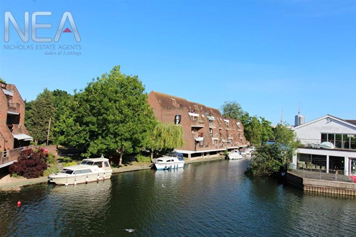 2 Bedroom Flat To Rent In Riverside Court, Caversham, Reading, RG4