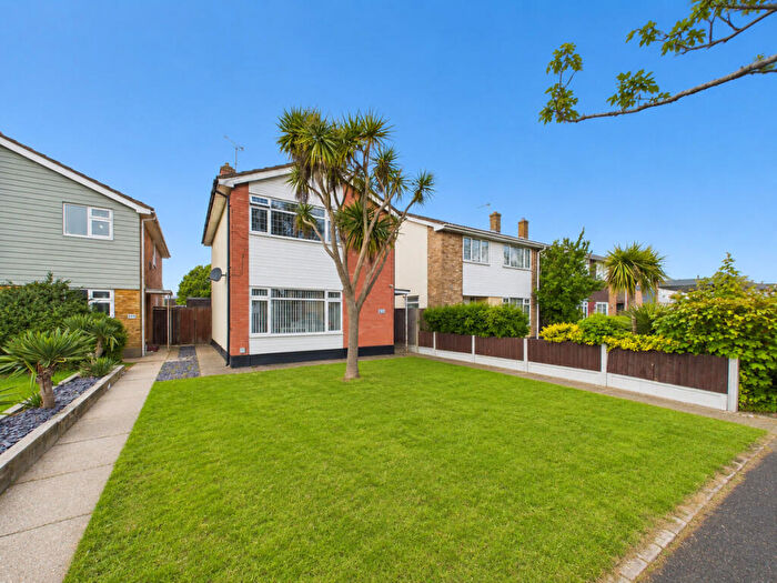 3 Bedroom Detached House For Sale In Furtherwick Road, Canvey Island, SS8