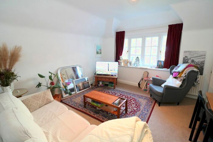 2 Bedroom Flat To Rent In St. Pauls Road West, Dorking, RH4