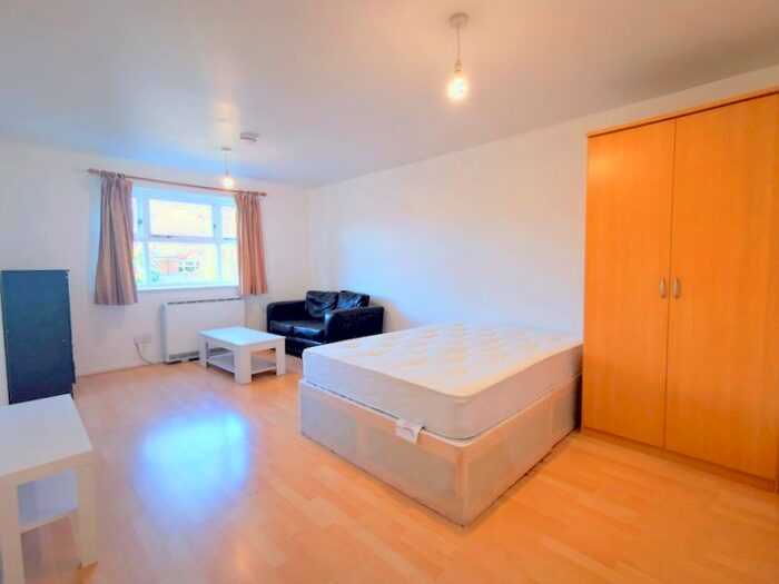 Studio To Rent In Henry Doulton Drive, London, SW17
