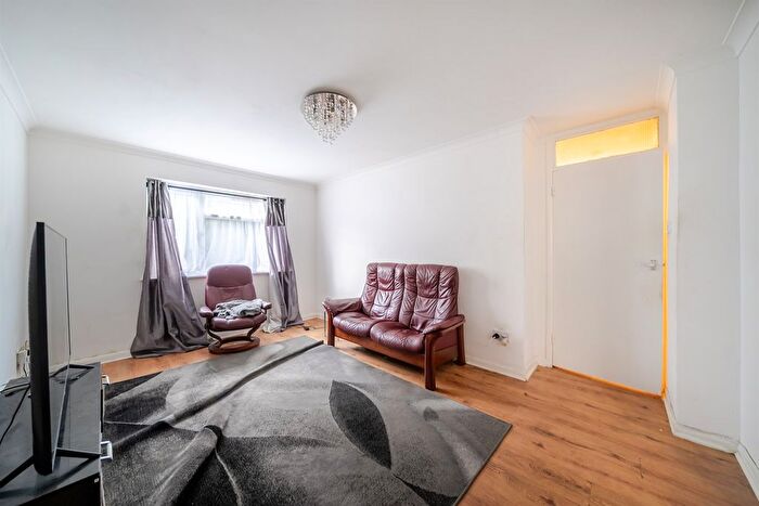 1 Bedroom Flat For Sale In Selhurst Road, South Norwood, SE25