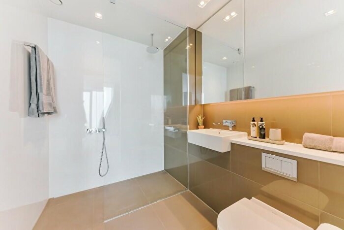 2 Bedroom Apartment To Rent In Newfoundland Place, London, E14