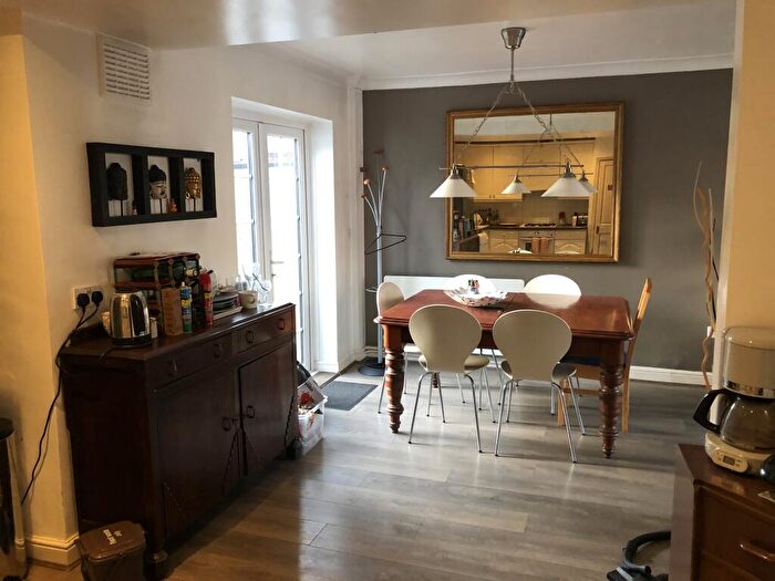 1 Bedroom Detached House To Rent In Colney Hatch Lane, London, N10