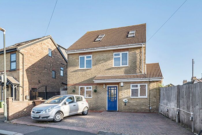 4 Bedroom Detached House For Sale In Mill Road, Erith, DA8