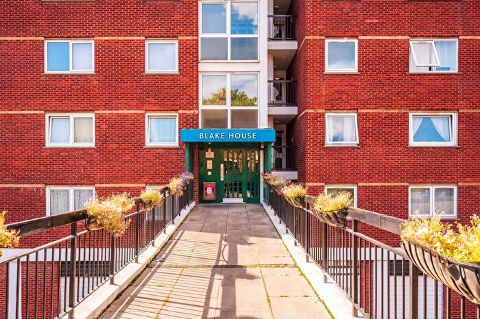 2 Bedroom Flat For Sale In Porchester Mead, Blake House Porchester Mead, BR3