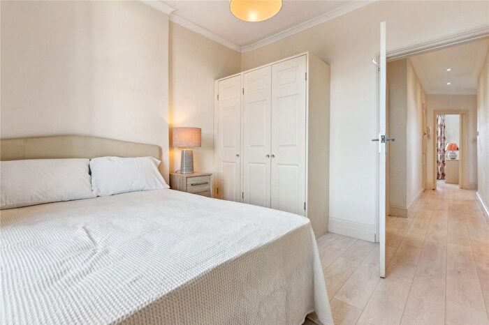 3 Bedroom Flat To Rent In Holland Road, Kensington, London, W14