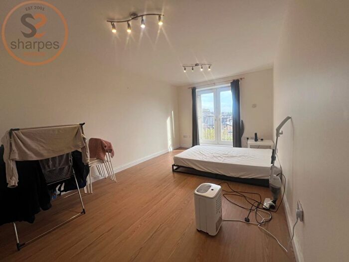 2 Bedroom Flat To Rent In Flat, Baltimore House, Griffiths Road, London, SW19