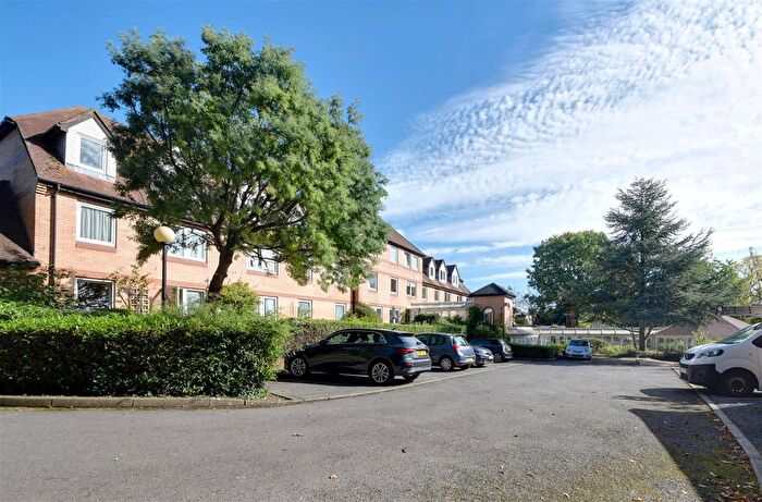 1 Bedroom Flat To Rent In Mayfield Avenue, London, N12