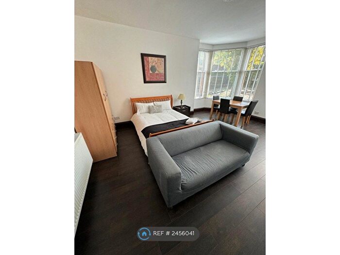 Studio To Rent In Paisley Road West, Glasgow, G51