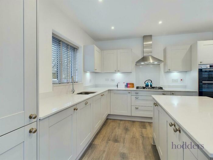 4 Bedroom Detached House To Rent In Chertsey, Surrey, KT16