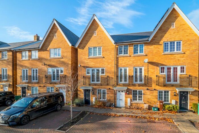 3 Bedroom End Of Terrace House To Rent In Forelle Way, Carshalton, SM5