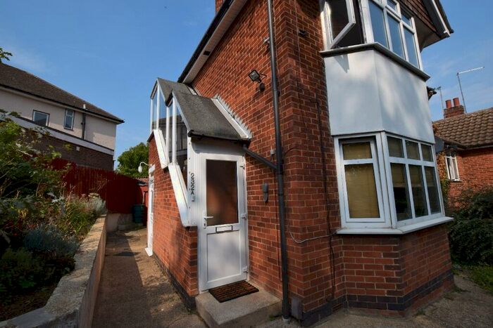 3 Bedroom Flat To Rent In London Road, Far Cotton, Northampton, NN4