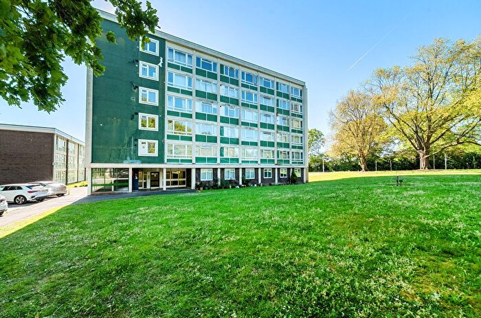 1 Bedroom Flat For Sale In Jocks Lane, Bracknell, Berkshire, RG42