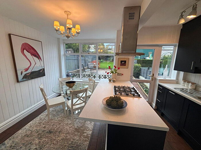 2 Bedroom Town House For Sale In Westcliffe Drive, Highroad Well, Halifax, HX2