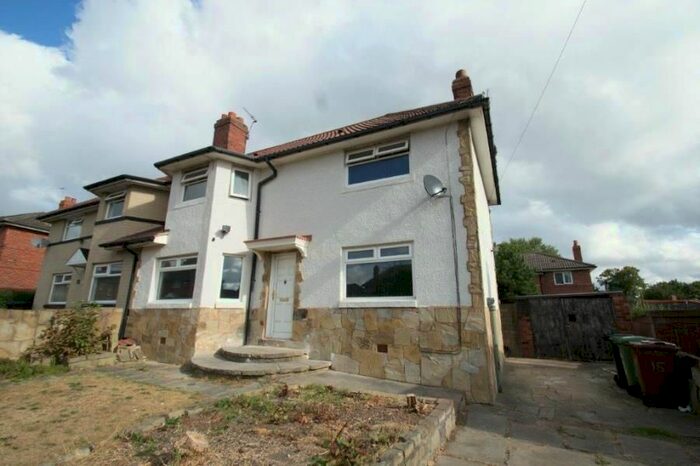 3 Bedroom Semi-Detached House To Rent In Hollin Park Terrace, Leeds, LS8