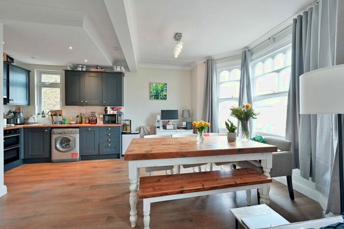 2 Bedroom Flat To Rent In Worple Road, Wimbledon, London, SW20