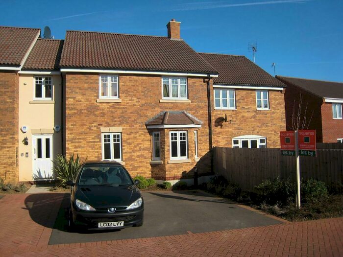 2 Bedroom Flat To Rent In Pump Place, Old Stratford, Milton Keynes, MK19