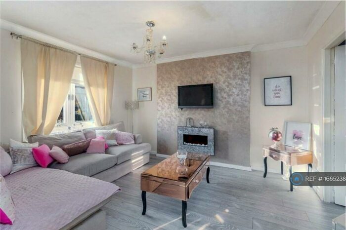 2 Bedroom Terraced House To Rent In Baltic Court, Glasgow, G40