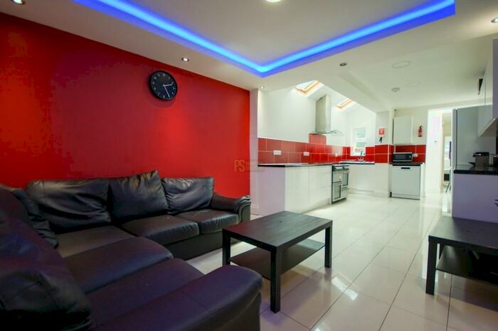 8 Bedroom Terraced House To Rent In Dawlish Road - Semi-ensuite Student Property, B29