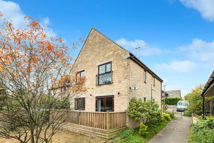 2 Bedroom Apartment To Rent In Thorney Leys, Witney, OX28