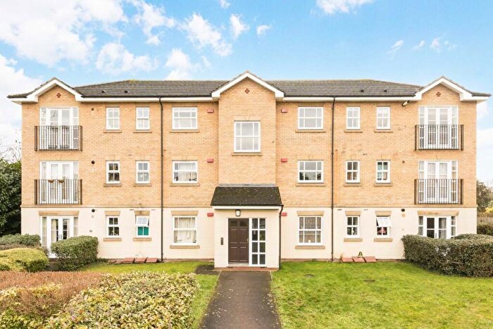 2 Bedroom Flat For Sale In Wittering Close, Kingston Upon Thames, KT2