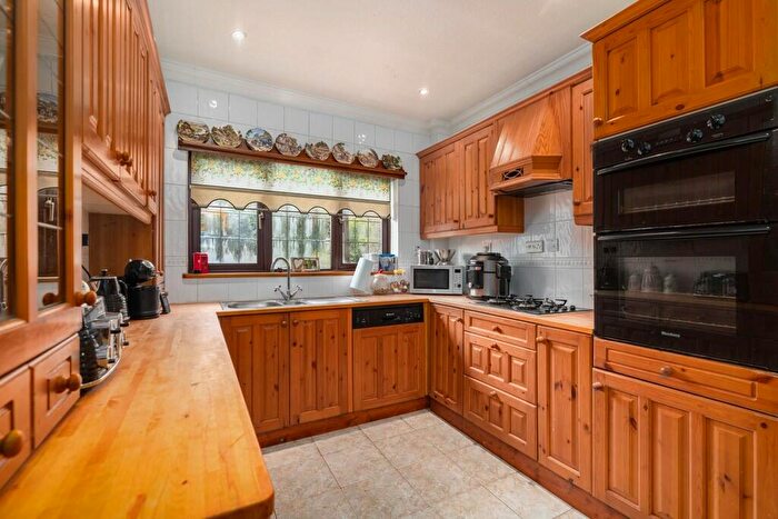 2 Bedroom Detached Bungalow For Sale In Great Cambridge Road, Waltham Cross, EN8