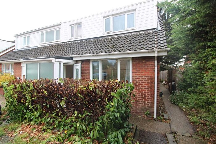 1 Bedroom Flat To Rent In Pennine Way, Harlington, UB3