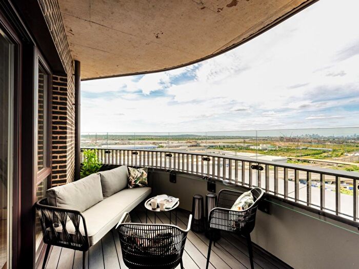 2 Bedroom Flat For Sale In Kent Avenue, Dagenham, RM9