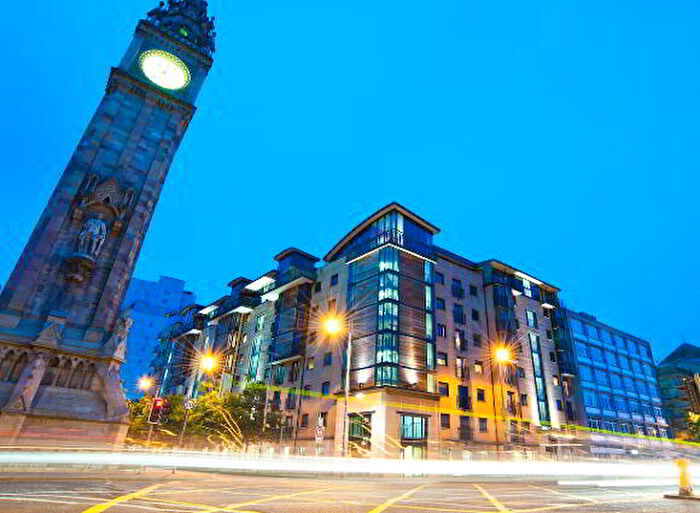 2 Bedroom Apartments For Sale In Queens Square, Belfast, BT1