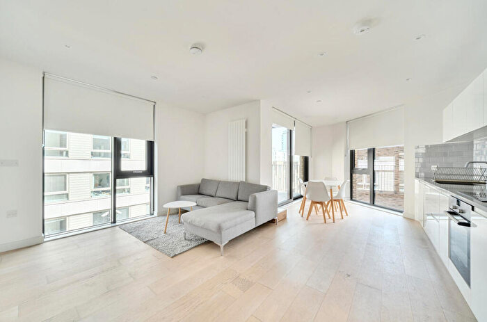 2 Bedroom Apartment To Rent In Starboard Way, London, E16