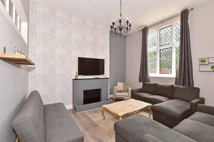 3 Bedroom Flat For Sale In Old Dover Road, Canterbury, Kent, CT1