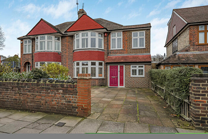 4 Bedroom Semi Detached House For Sale In Middle Park Avenue, Eltham, SE9