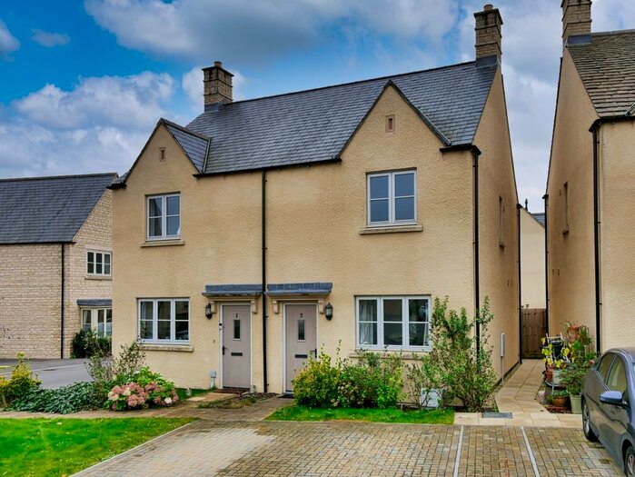 2 Bedroom Semi-Detached House To Rent In Honeybone Close, Fairford, GL7
