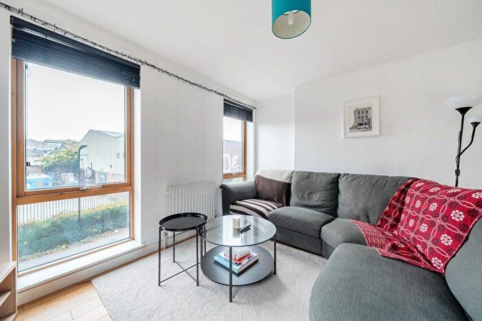 2 Bedroom Flat For Sale In Cordwainer House, Hackney, London, E8