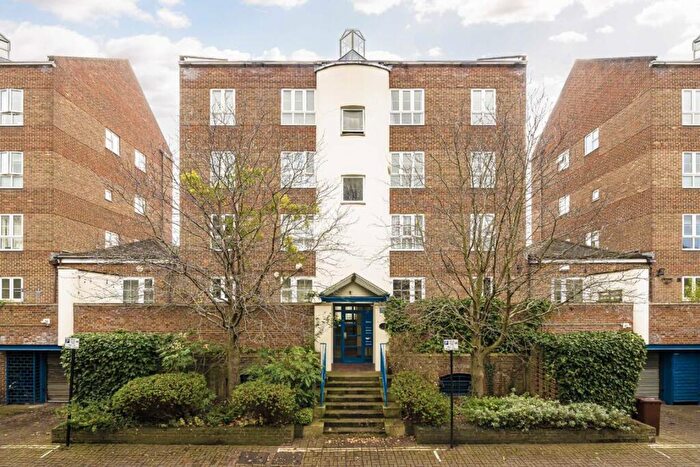 4 Bedroom Flat For Sale In Aland Court, Rotherhithe, SE16