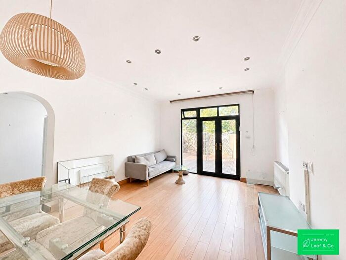 2 Bedroom Flat To Rent In Dollis Park, Finchley, N3