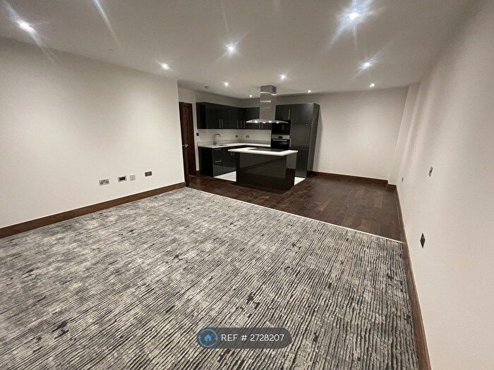 3 Bedroom Flat To Rent In Scarbrook Road, Croydon, CR0