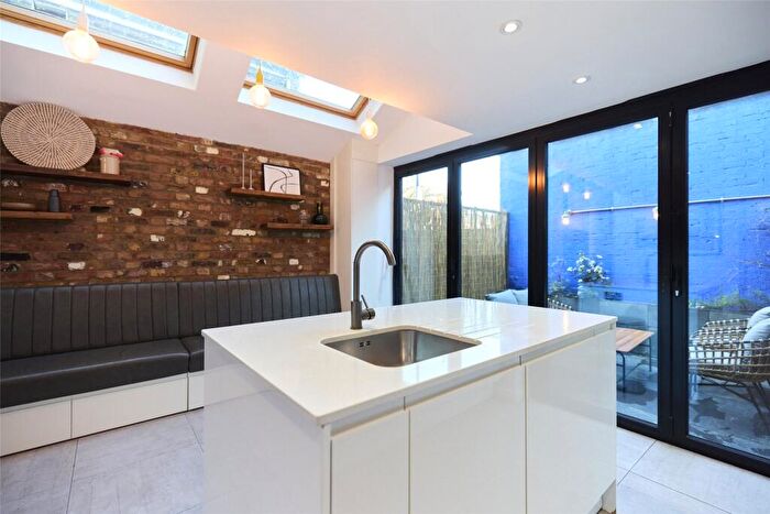 4 Bedroom Terraced House To Rent In John Campbell Road, Dalston, N16