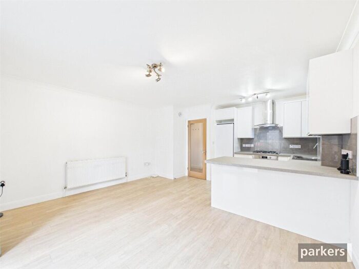 2 Bedroom Apartment For Sale In Lundy Lane, Reading, Berkshire, RG30