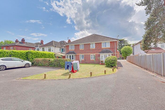 1 Bedroom Flat For Sale In Obelisk Road, Woolston, SO19