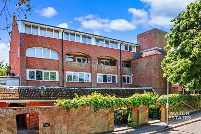 3 Bedroom Maisonette For Sale In Grimston Gardens, Folkestone, Kent, CT20